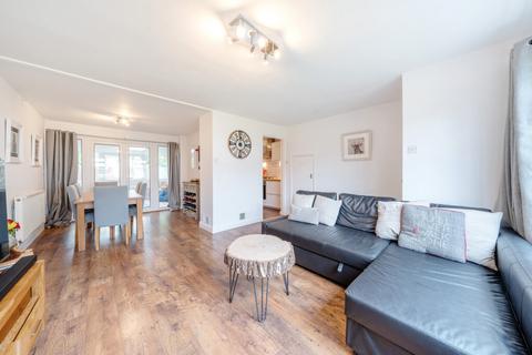 65 Devonshire Green, Farnham Royal, Slough, SL2 3DX