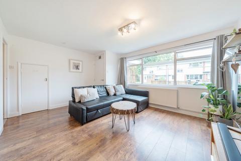 65 Devonshire Green, Farnham Royal, Slough, SL2 3DX