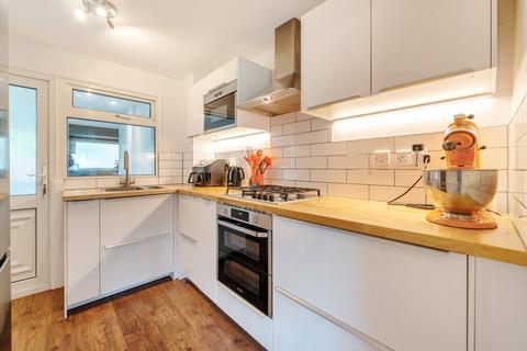 65 Devonshire Green, Farnham Royal, Slough, SL2 3DX