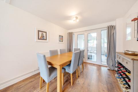 65 Devonshire Green, Farnham Royal, Slough, SL2 3DX
