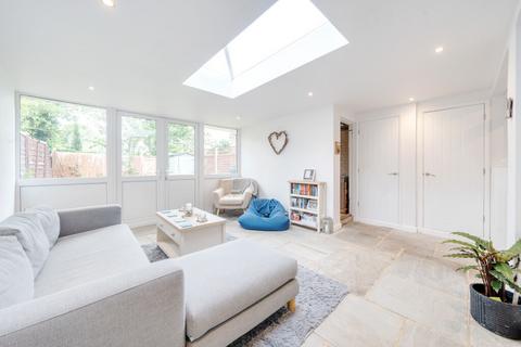 65 Devonshire Green, Farnham Royal, Slough, SL2 3DX
