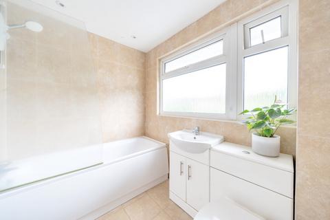 65 Devonshire Green, Farnham Royal, Slough, SL2 3DX