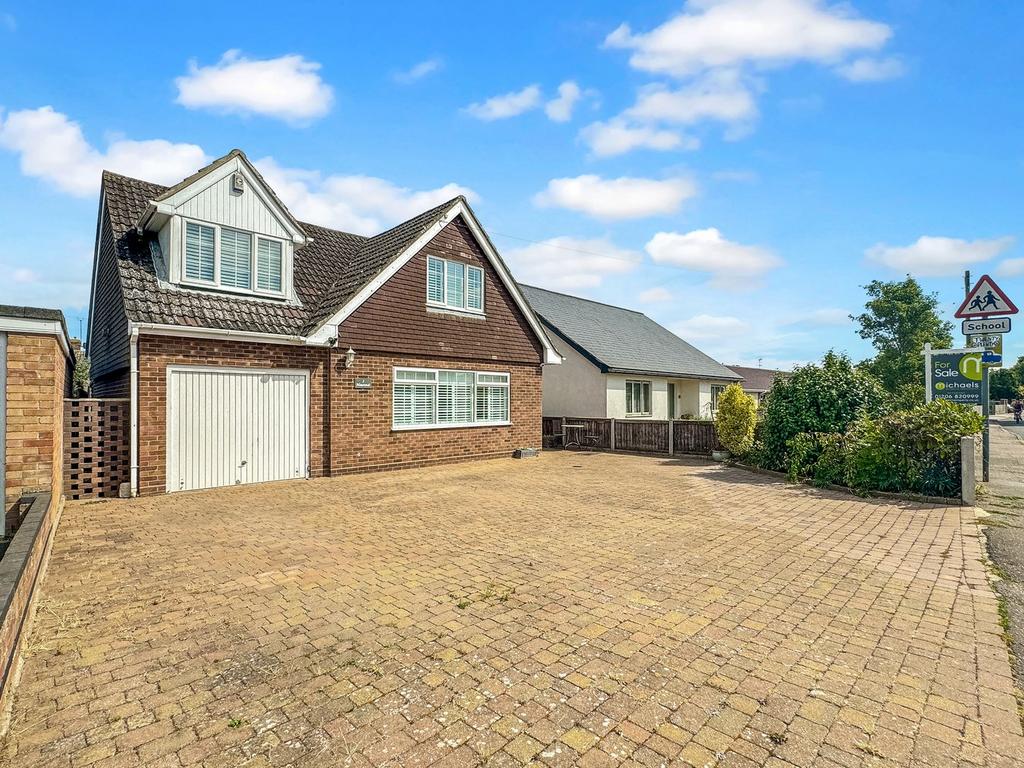 Church Road, Alresford, Colchester, CO7 3 bed detached house - £500,000