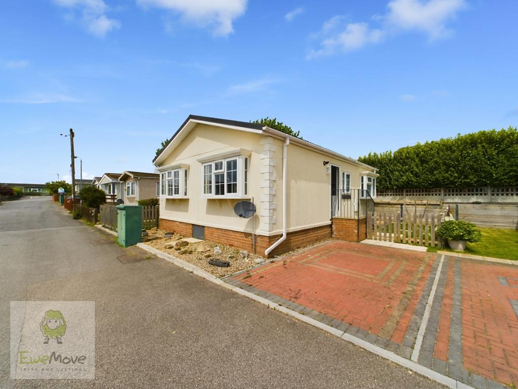 Cherry Road, Hoo Marina Park... 2 bed park home for sale £190,000