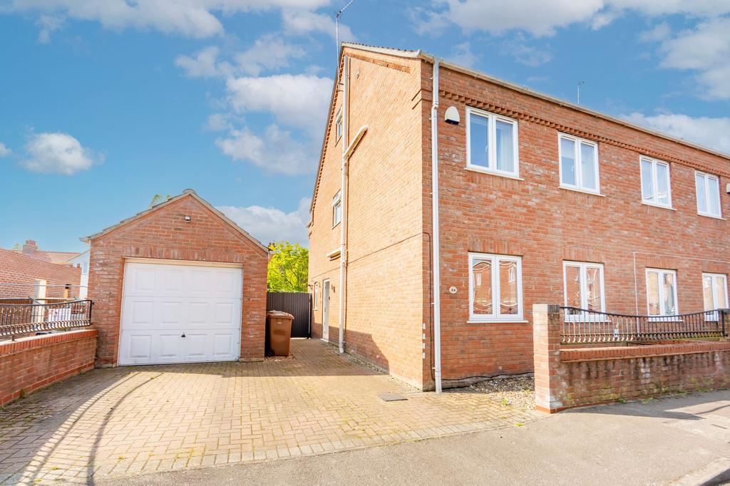Fern Road, King's Lynn 3 bed semidetached house for sale £270,000
