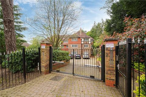 2 bedroom apartment for sale, Eastbury Avenue, Northwood, Middlesex