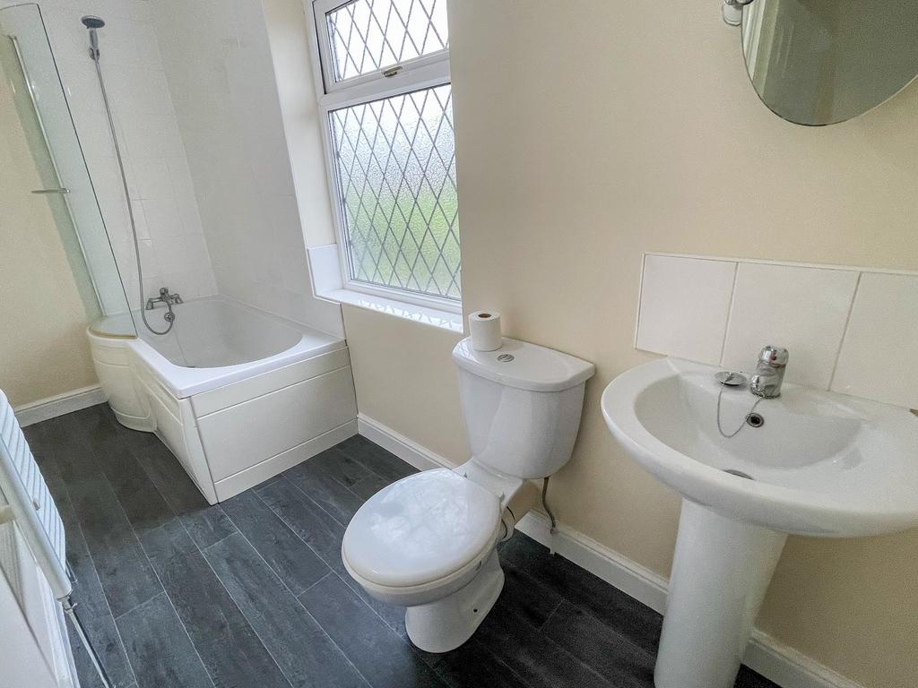 Highfields, Doncaster DN6 3 bed semidetached house to rent £675 pcm