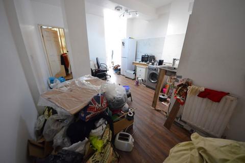 3 bedroom flat for sale, Station Avenue, London, London, SW9 7EU