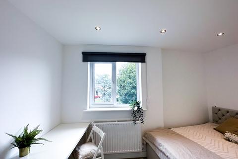 1 bedroom in a house share to rent, Dog Lane, London NW10