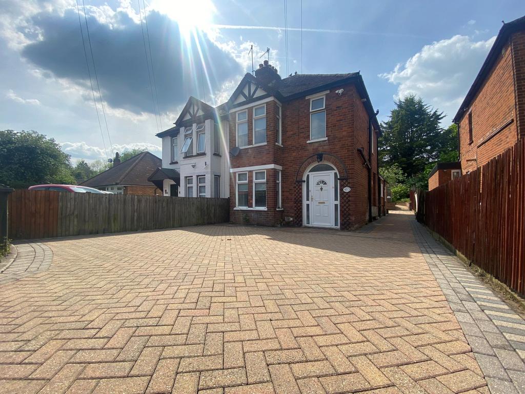 Micklefield Road, High HP13 1 bed semidetached house £850