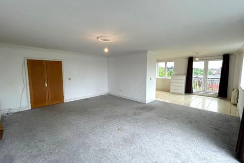 3 bedroom flat to rent, Caversham Place, Sutton Coldfield, West Midlands, B73