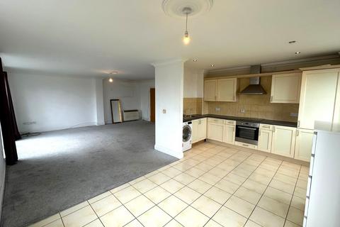 3 bedroom flat to rent, Caversham Place, Sutton Coldfield, West Midlands, B73