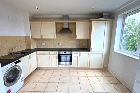 3 bedroom flat to rent, Caversham Place, Sutton Coldfield, West Midlands, B73