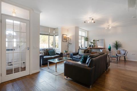 4 bedroom end of terrace house for sale, Isleworth TW7