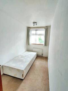3 bedroom terraced house to rent, Highgate Close, Birmingham B12