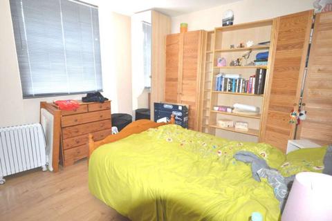 2 bedroom apartment to rent, Romford Road, London