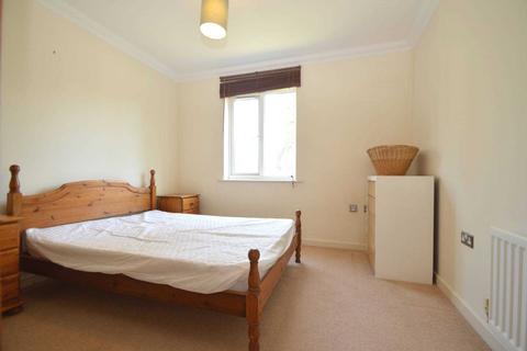 1 bedroom apartment to rent, WEYBRIDGE BORDERS