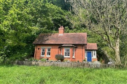 2 bedroom detached house for sale, 22 Bridge Street, Llandeilo, Carmarthenshire.