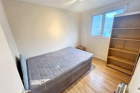 2 bedroom flat to rent, Nash Square, Birmingham B42