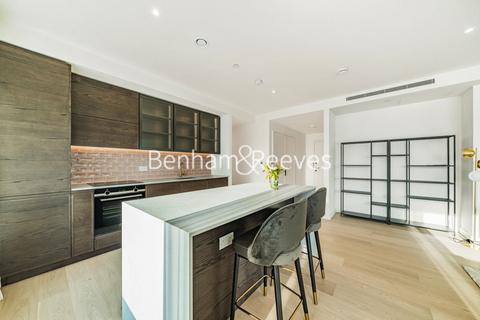 3 bedroom apartment to rent, Royal Wharf Walk, Canary Wharf E16