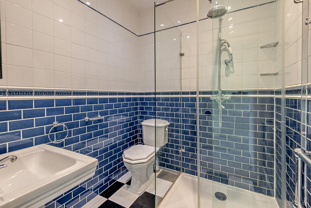 Family Shower Room