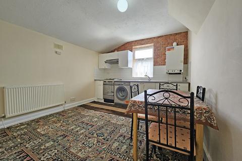 2 bedroom flat to rent, Mayfair Avenue, Ilford, Essex, IG1