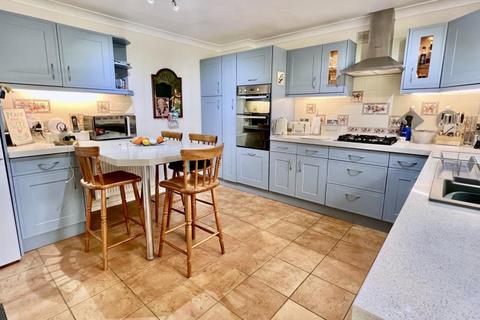 4 bedroom chalet for sale, Redwood Close, Ringwood, BH24 1PR