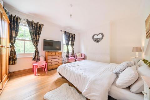 3 bedroom end of terrace house for sale, Woking,  Surrey,  GU21