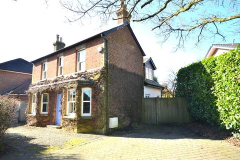 3 bedroom detached house for sale, Echo Barn Lane, Farnham, Surrey, GU10