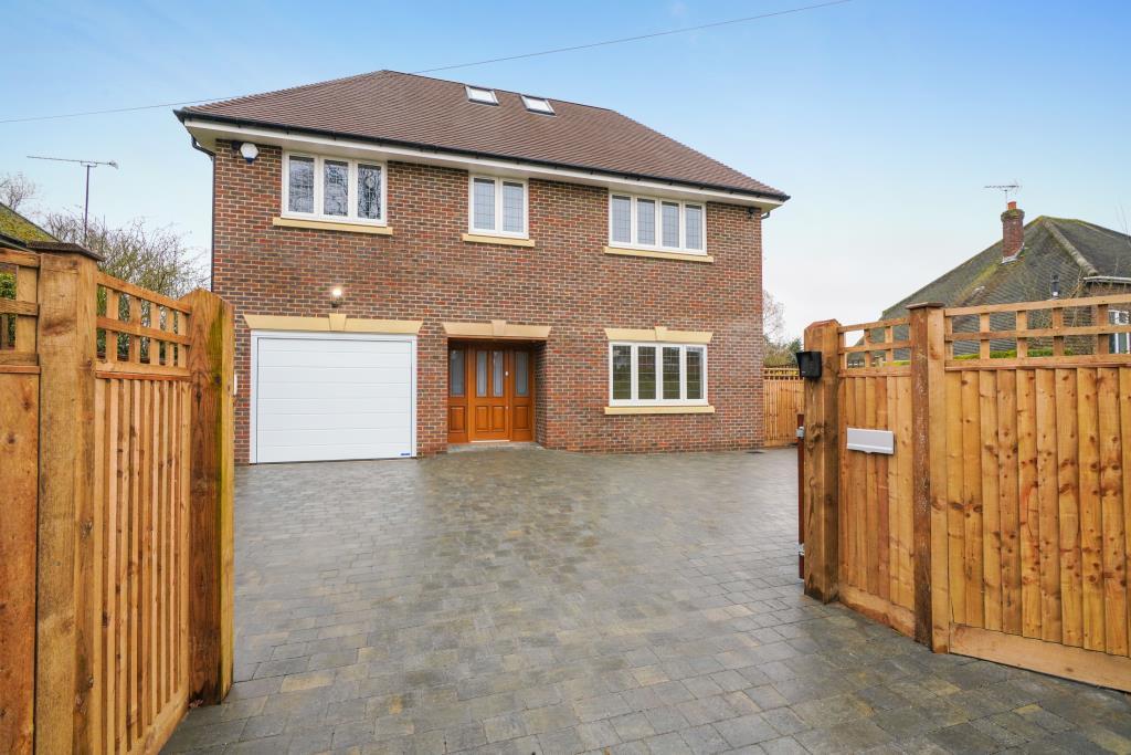 Woodham Road, Horsell, Woking... 5 bed semidetached house £5,750 pcm