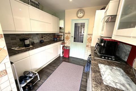 3 bedroom terraced house for sale, Canterbury Road, Winshill, Burton-on-Trent, DE15
