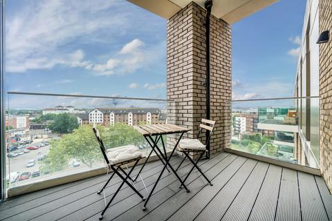 1 bedroom flat for sale, Queenshurst Square, Kingston Upon Thames, KT2