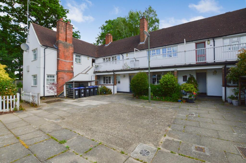 Birchwood Road, West Byfleet, Surrey... 1 bed apartment £1,000 pcm (£