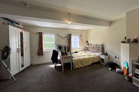 2 bedroom flat to rent, Week Street, Maidstone, Kent, ME14 1RN