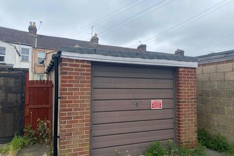 Garage to rent, Crosley Road, Gillingham, Kent, ME7