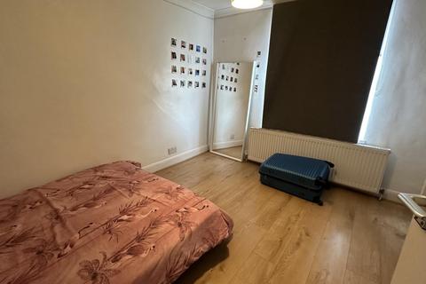 2 bedroom flat to rent, Green Lanes, Haringey, N4