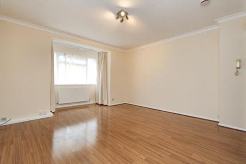 2 bedroom ground floor flat to rent, Hollingsworth Court, Surbiton KT6