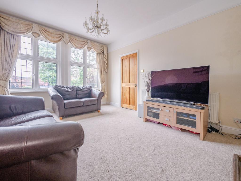 Rayleigh, Rayleigh SS6 3 bed detached house for sale £550,000