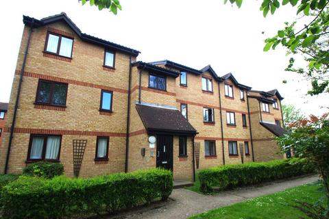2 bedroom flat to rent, Courtlands Close, Watford, WD24
