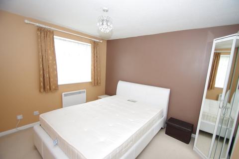 2 bedroom flat to rent, Courtlands Close, Watford, WD24