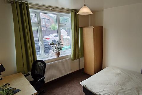6 bedroom property to rent, 10 10 Brailsford Road, Dunkirk, NG7 2JU