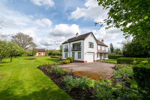 4 bedroom detached house for sale, Evesham Road, Fladbury, Pershore, Worcestershire, WR10