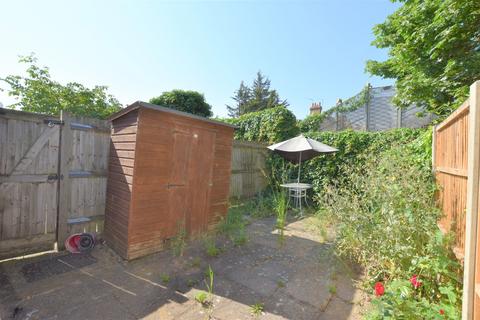 3 bedroom terraced house to rent, Kenlor Road, London, SW17