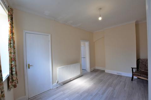 3 bedroom terraced house to rent, Kenlor Road, London, SW17