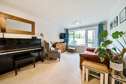 2 bedroom flat for sale, Hillside Court, Crescent Road, Kingston upon Thames, KT2