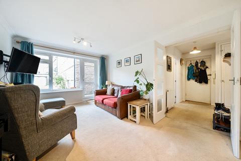 2 bedroom flat for sale, Hillside Court, Crescent Road, Kingston upon Thames, KT2