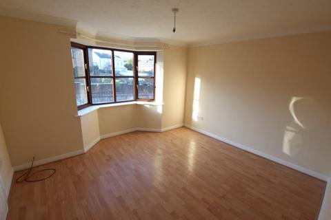 2 bedroom flat to rent, Aragon Court, Knaphill GU21
