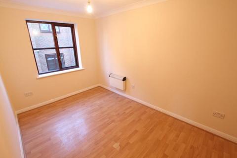 2 bedroom flat to rent, Aragon Court, Knaphill GU21