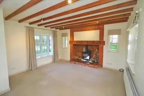 4 bedroom detached house to rent, The Street, Kelling NR25