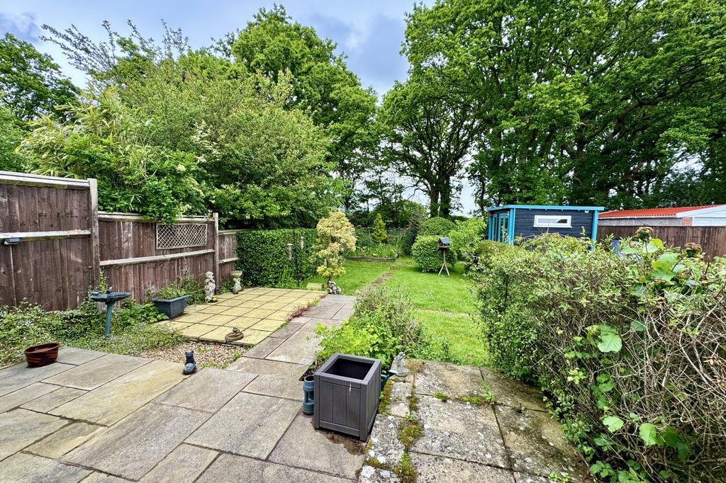 West Close, Polegate, East Sussex, BN26 2 bed bungalow for sale £340,000